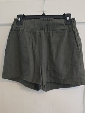 Simply Blessed Boutique Olive Linen Blend Shorts -Women's Small